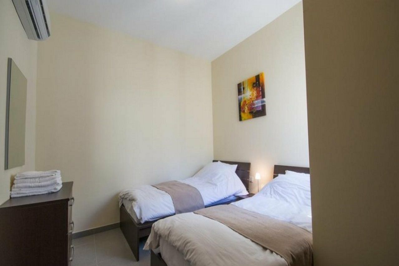 Depiro Apartment *